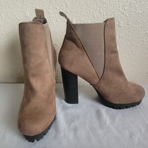 Women's Tan Suede Ankle Boots